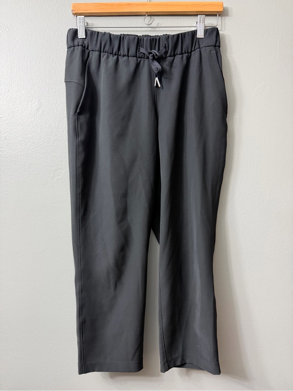 Lululemon On The Fly Crop *Woven 23" 6